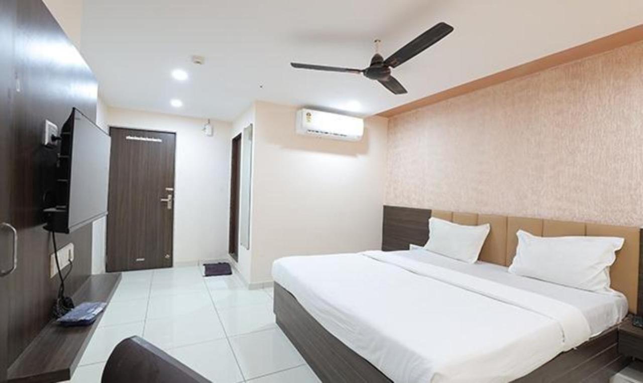 Fabhotel The Heaven Ahmedabad Exterior foto